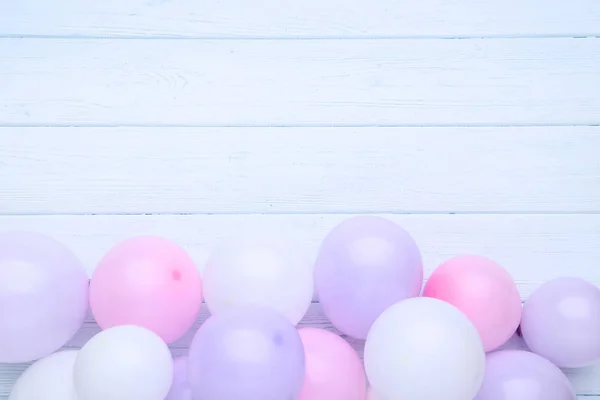 Palloncini Colorati Sfondo Bianco Legno — Foto Stock