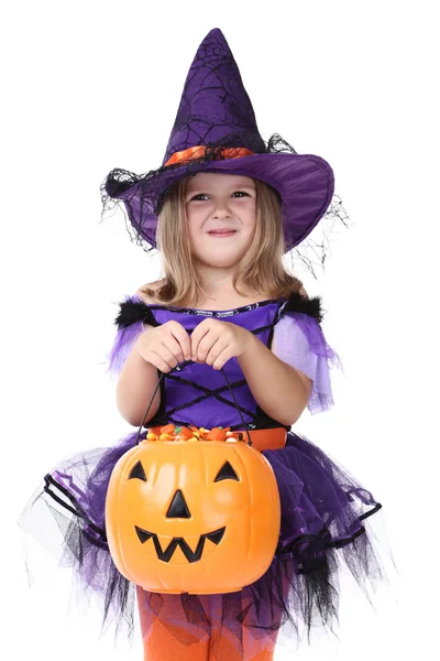 Chica Joven Traje Halloween Con Cubo Calabaza Sobre Fondo Blanco — Foto de Stock