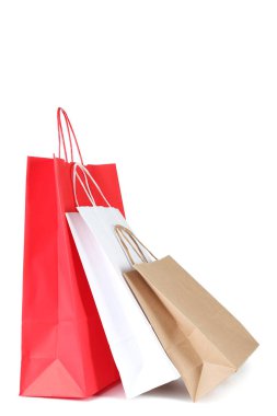 beyaz arkaplanda izole edilmiş kağıt alışveriş torbaları