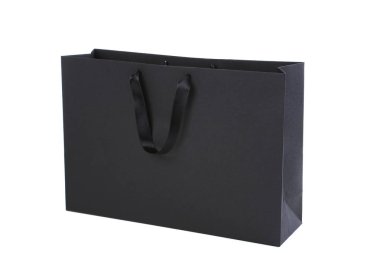 izole beyaz zemin üzerine siyah alışveriş çantası