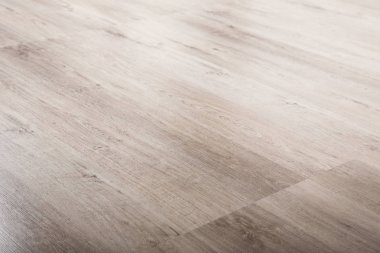 Ahşap laminat döşeme evde