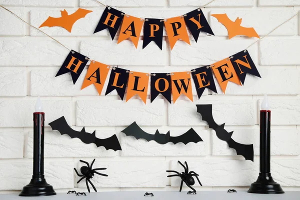 Papierowe Dekoracje Halloween Pająki Świece Cegły Tle Muru — Zdjęcie stockowe