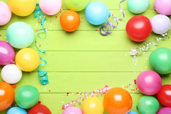 Colorful Balloons Confetti Green Wooden Table — Stock Photo, Image