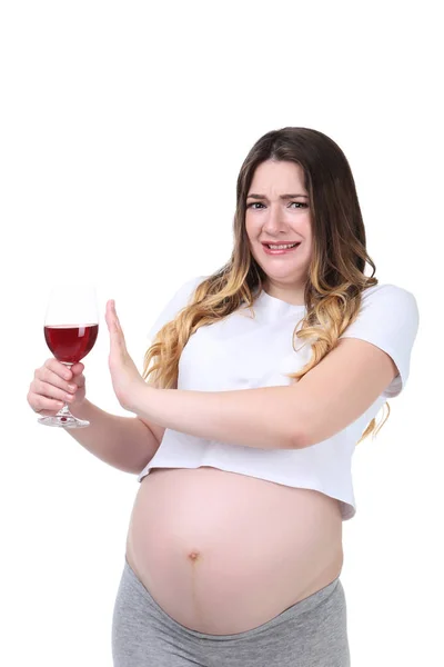 Mulher Grávida Com Copo Vinho Tinto Sobre Fundo Branco — Fotografia de Stock