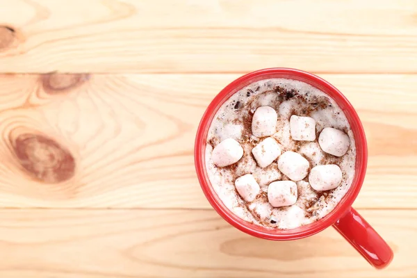 Cappuccino Mit Marshmallows Roter Tasse Auf Holztisch — Stockfoto