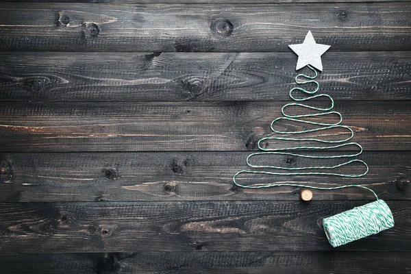 Σχοινί Σχήμα Χριστουγεννιάτικου Δέντρου Στο Ξύλινο Τραπέζι — Φωτογραφία Αρχείου