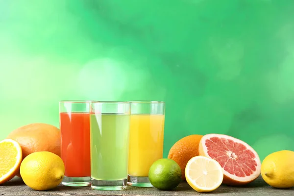 Citrus Juice Glasses Fruits Green Background — Stock Photo, Image