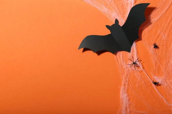 Halloween Kağıt Yarasalar Örümcek Ağı Örümcekler Turuncu Zemin Üzerine — Stok fotoğraf