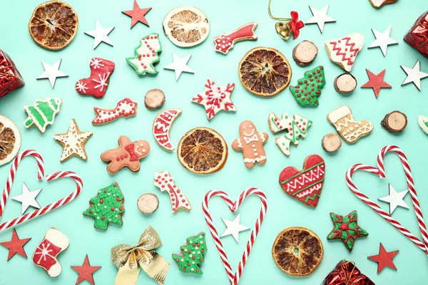 Noel Gingerbread Çerezleri Nane Arka Plan Üzerinde Kuru Turuncu Meyve — Stok fotoğraf