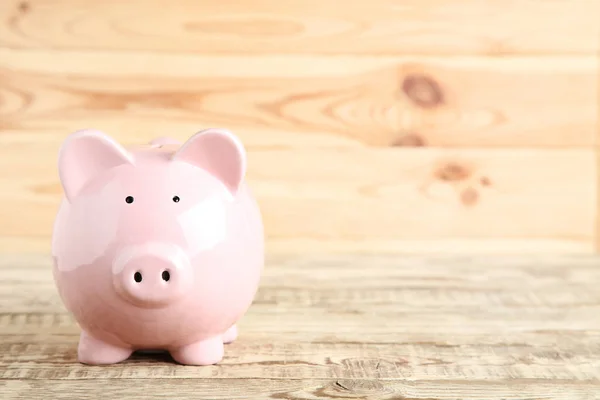 Piggybank Rosa Mesa Madeira Marrom — Fotografia de Stock