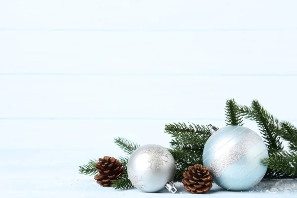Noel Baubles Koniler Köknar Ağacı Dalları Ahşap Tablo — Stok fotoğraf