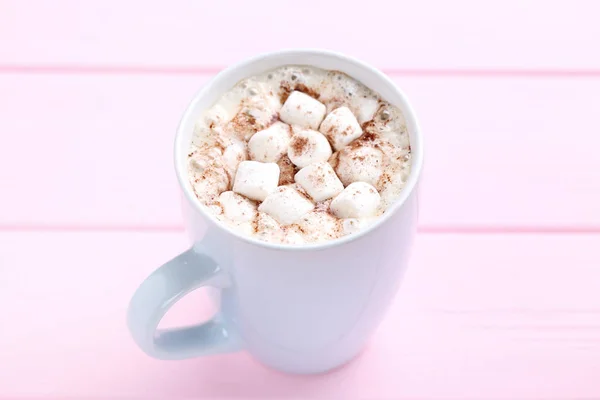 Cappuccino Mit Marshmallows Tasse Auf Rosa Holztisch — Stockfoto