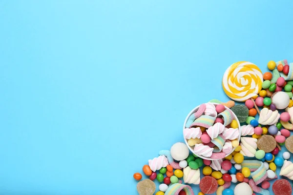 Dulces Caramelos Piruleta Sobre Fondo Azul — Foto de Stock