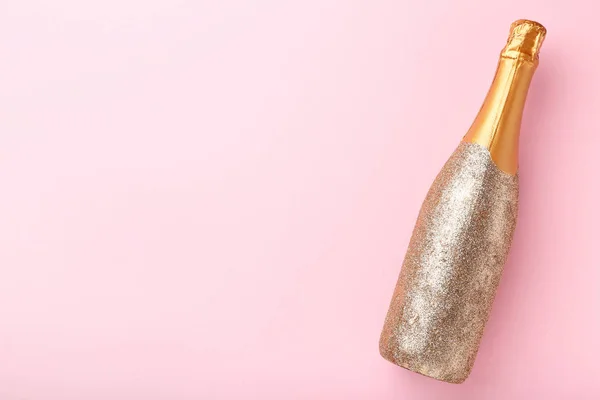 Διακοσμημένα Μπουκάλι Σαμπάνιας Ροζ Φόντο — Φωτογραφία Αρχείου
