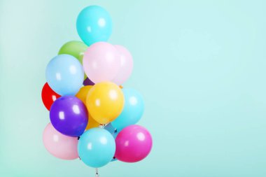 Nane arka plan üzerinde renkli balonlar