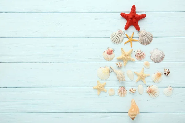 Conchas Marinas Estrellas Mar Forma Árbol Navidad Mesa Madera — Foto de Stock