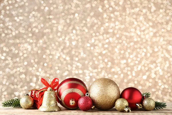 Boules Noël Colorées Avec Cloche Sur Fond Bokeh — Photo