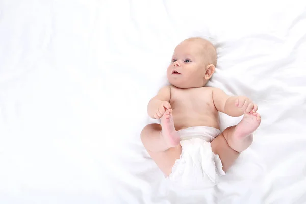 Niño Pañal Acostado Cama Blanca —  Fotos de Stock