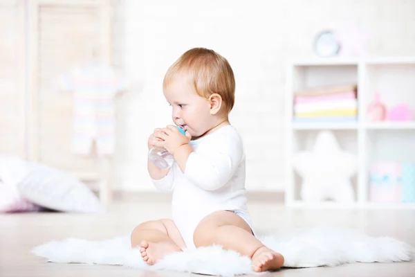 Baby Boy Drinking Water Bottle Sitting Carpet Home — Stock Photo, Image