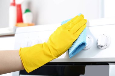 El olarak eldiven elektrik temizlik sünger ile soba