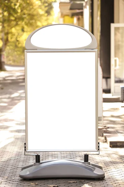 空白广告板在街道上 — 图库照片