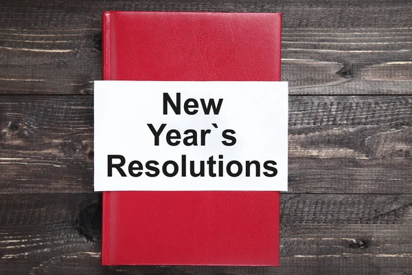 Novoroční Předsevzetí List Papíru Červeným Notebookem — Stock fotografie