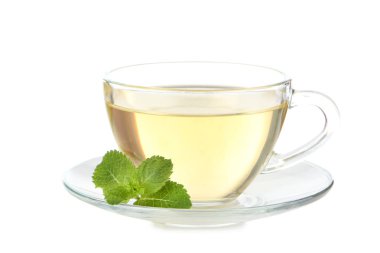 çay nane ile izole üzerinde beyaz arka plan bırakır