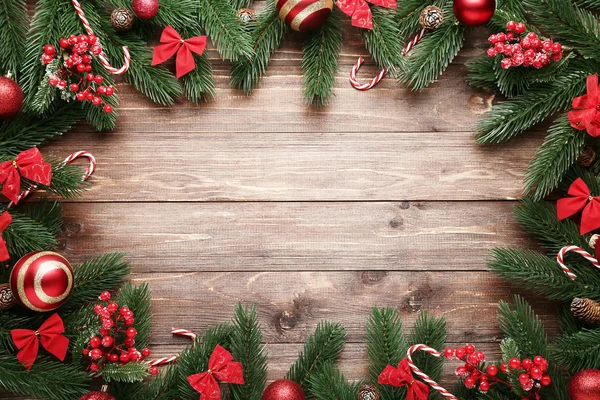 Vánoční Ozdoby Hnědý Dřevěný Stůl — Stock fotografie