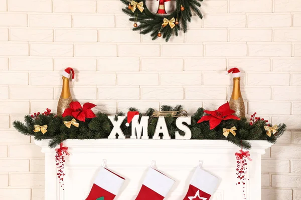 White Decorated Fireplace Brick Wall Background — Stock Photo, Image