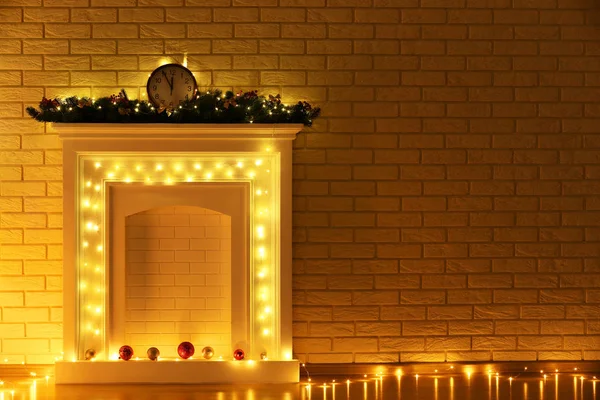 White Decorated Fireplace Clock Brick Wall Background — Stock Photo, Image