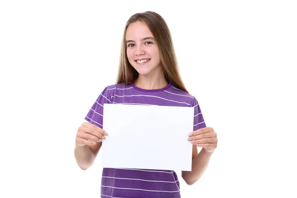 Νεαρή Κοπέλα Που Κρατά Κενό Φύλλο Χαρτιού Λευκό Φόντο — Φωτογραφία Αρχείου
