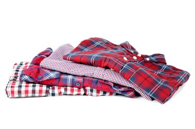 Katlanmış gömlek beyaz arka plan üzerinde izole