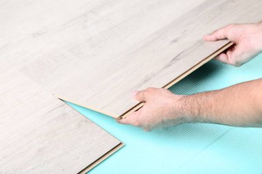 Adam yükleme ahşap laminat döşeme