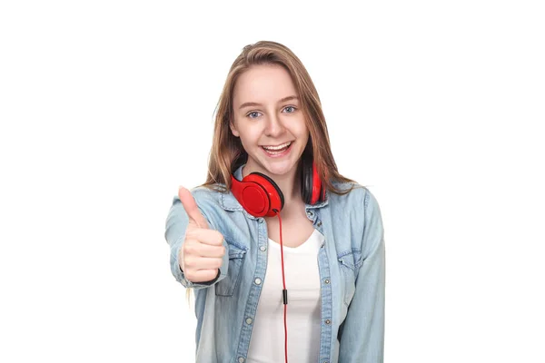 Jong Meisje Met Rode Hoofdtelefoon Geïsoleerd Witte Achtergrond — Stockfoto