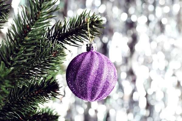 Árvore Natal Com Brinquedo Bugiganga Fundo Embaçado — Fotografia de Stock