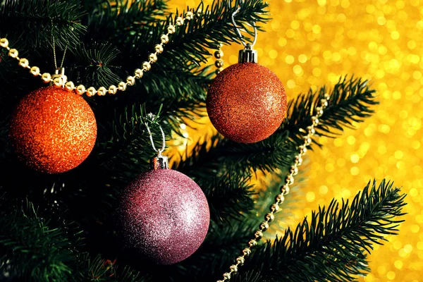 Árbol Navidad Con Decoraciones Sobre Fondo Borroso —  Fotos de Stock