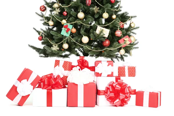 Árvore Natal Com Decorações Caixas Presente Fundo Branco Imagem De Stock