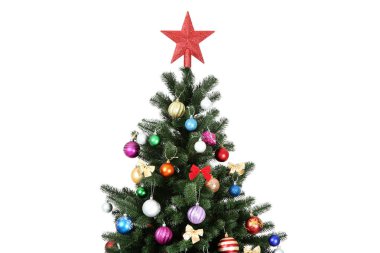 Beyaz arka planda süslemeleri olan Noel ağacı