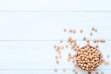 Tahta masadaki nohutlar