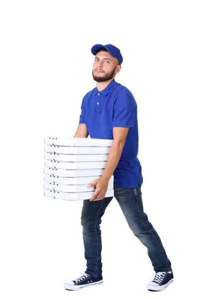 白い背景に分離された段ボール箱でピザの配達人 — ストック写真