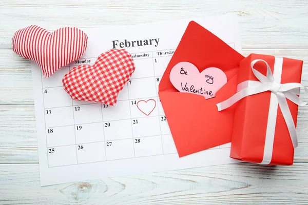 Stof Harten Met Envelop Cadeau Doos Februari Kalender — Stockfoto