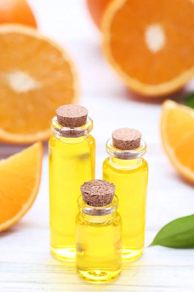 Aceite Naranja Botellas Sobre Mesa Madera —  Fotos de Stock