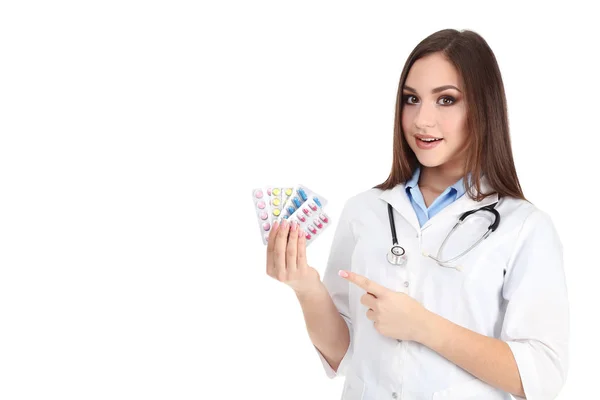 Jovem Médico Segurando Blisters Fundo Branco — Fotografia de Stock