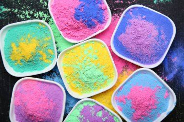 Renkli holi toz kase siyah ahşap tablo