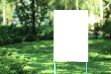 Sokakta boş reklam kurulu