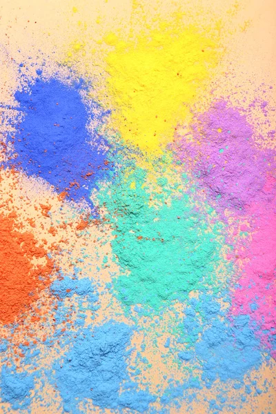 Bej Renkli Arka Plan Üzerinde Renkli Holi Tozlar — Stok fotoğraf