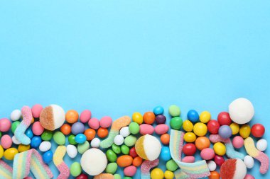 Tatlı mavi zemin üzerine şeker