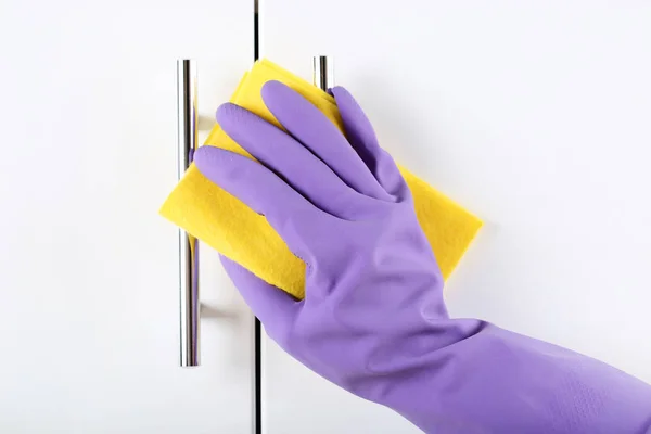 Hand Handschoen Schoonmaken Keukenkast — Stockfoto