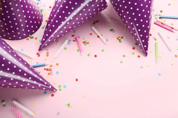 Tapas Papel Cumpleaños Con Velas Confeti Sobre Fondo Rosa —  Fotos de Stock