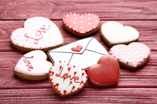 Valentine Day Heart Envelope Shaped Cookies Red Wooden Table — Stock Photo, Image